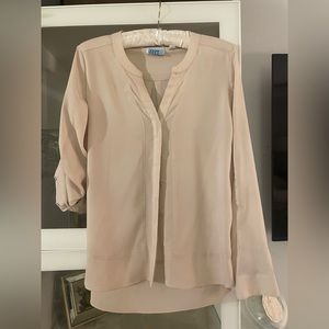 New York & Company neutral top. Women’s Size XS. Excellent condition.